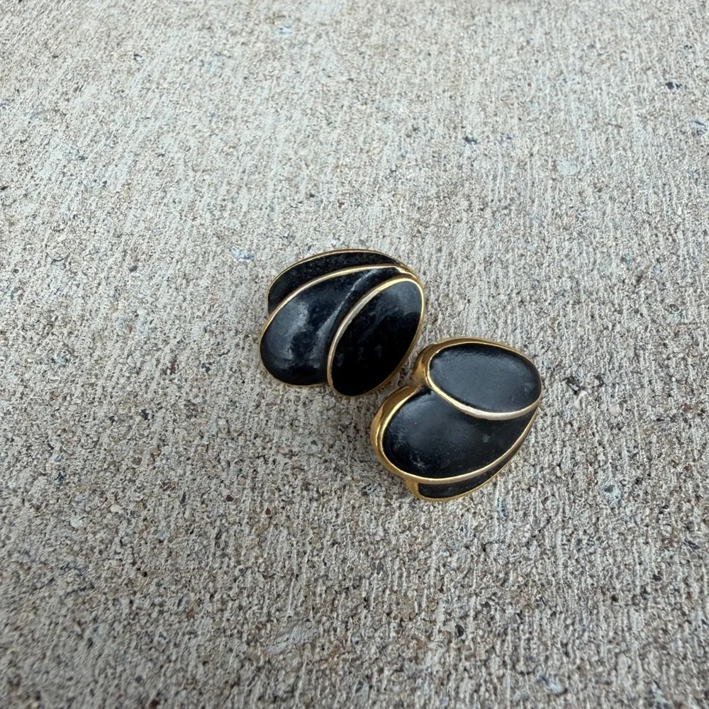 Napier Vintage Stud Earrings Women Black Gold Tone Enamel Scalloped 80s Mob Wife